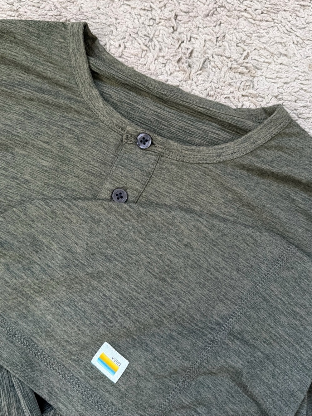 Vuori Men's Small Green Solid Short Sleeve Henley T-Shirt Cotton Knit Logo